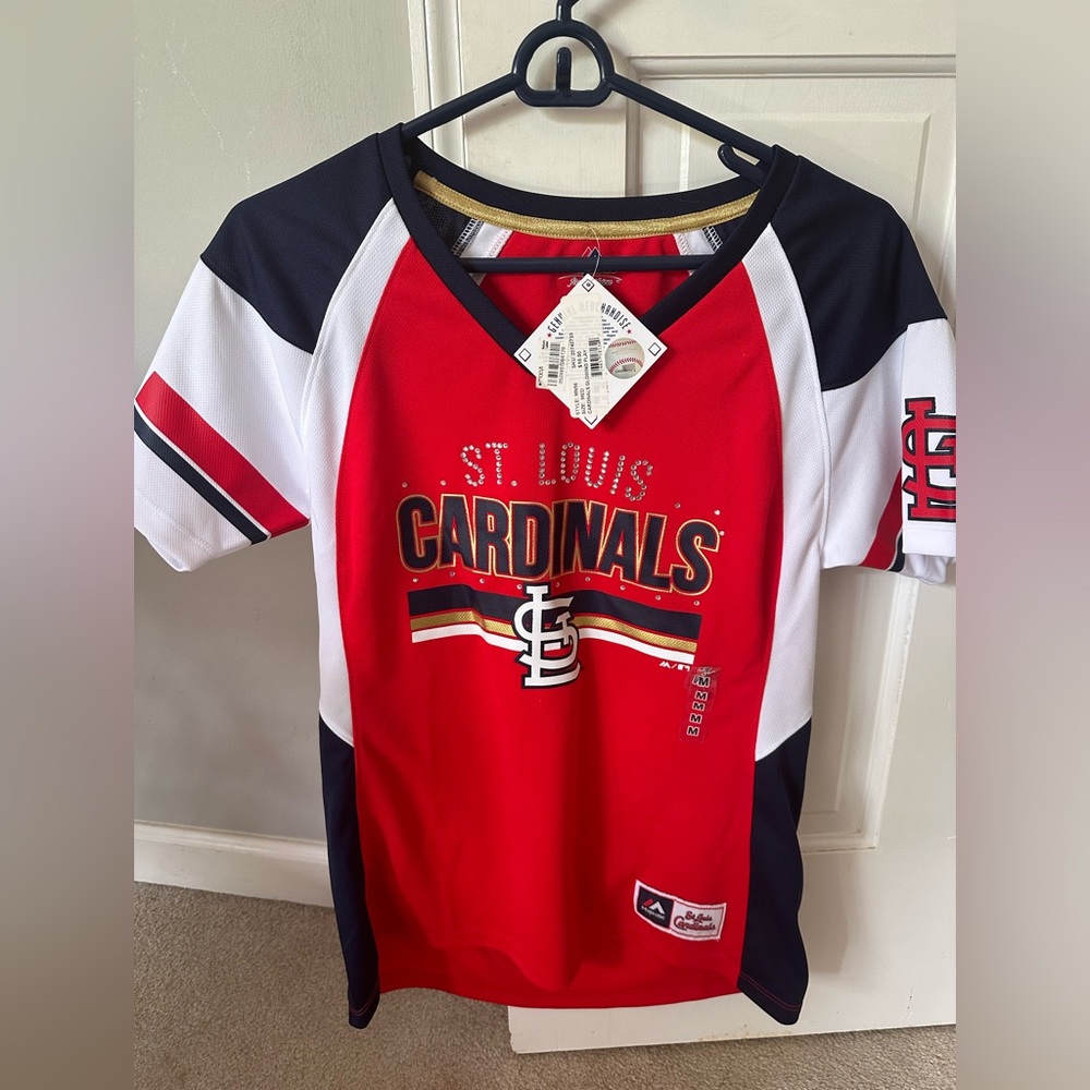 BRAND NEW never worn Women’s St. Louis Cardinals V neck Tee